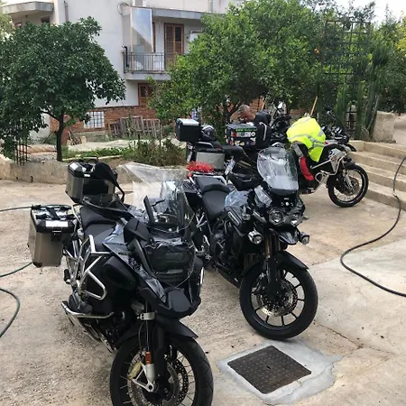 Bed & Breakfast Bmb Bed Motor Bike Noto
